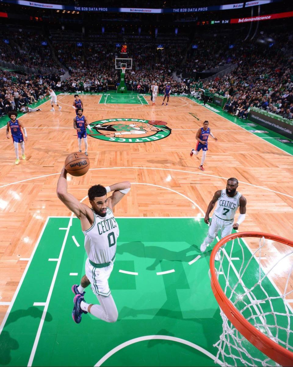 关于塔图姆回归赛场，精彩发挥首场状态亮眼，加拿大队观众沸腾！的信息南宫28